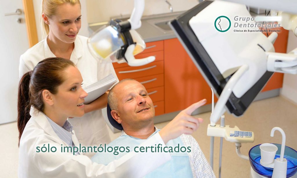 equipo de implantologos certificados